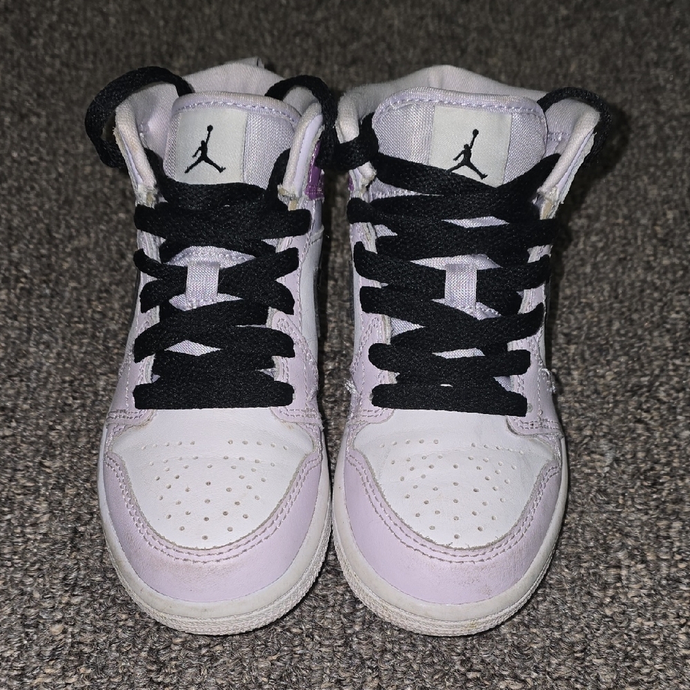 Jordan White and Black Sneakers Classic Design